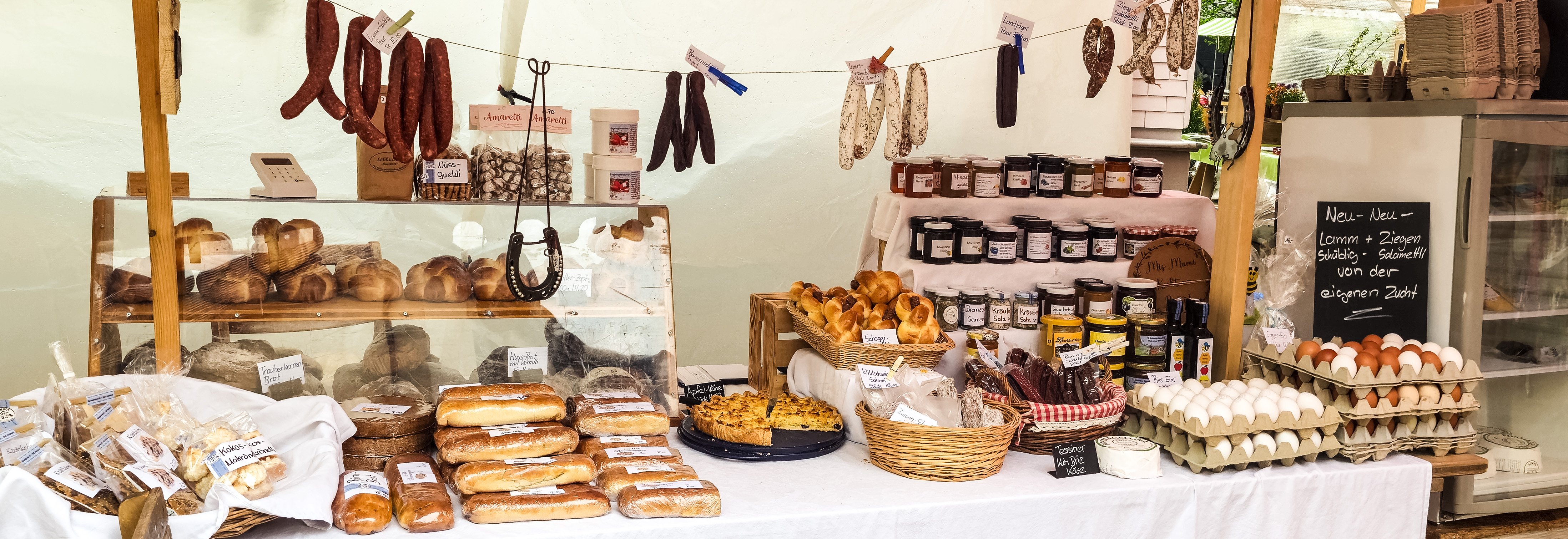 Marktstand vom Haflingerhof am Wochenmarkt in  Einsiedeln