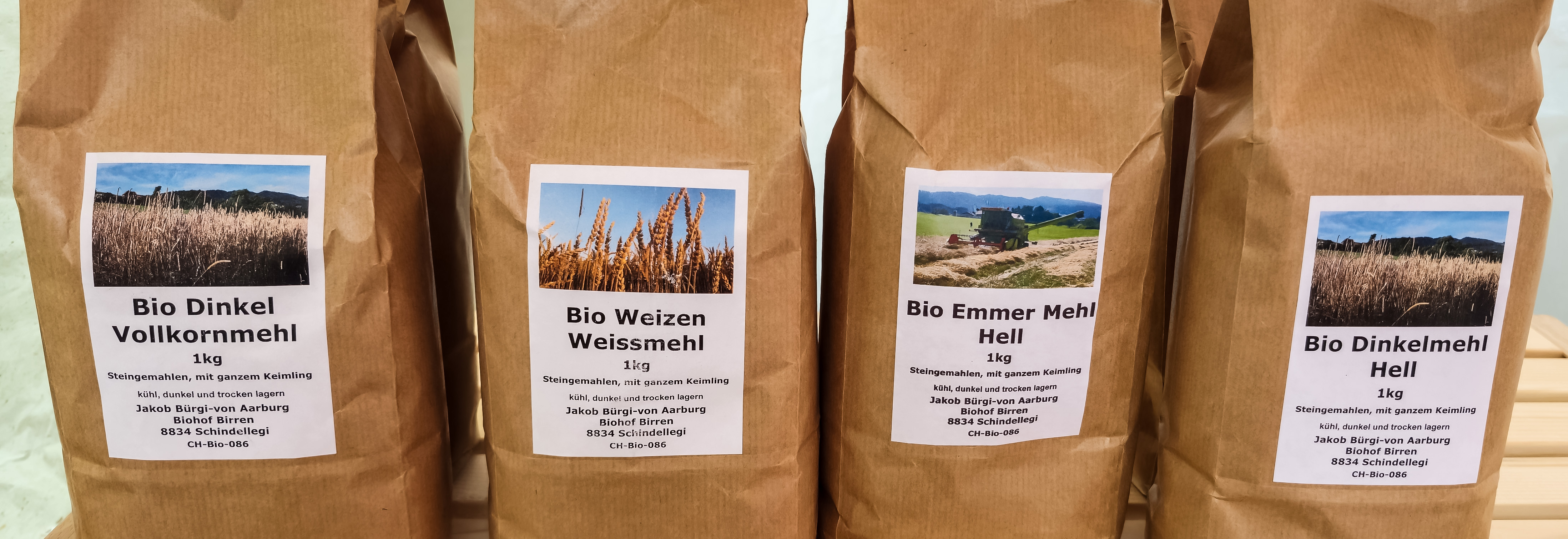 Verschiedene Mehlsorten aus der Region - erhältlich im Hofladen vom Haflingerhof in Egg/SZ