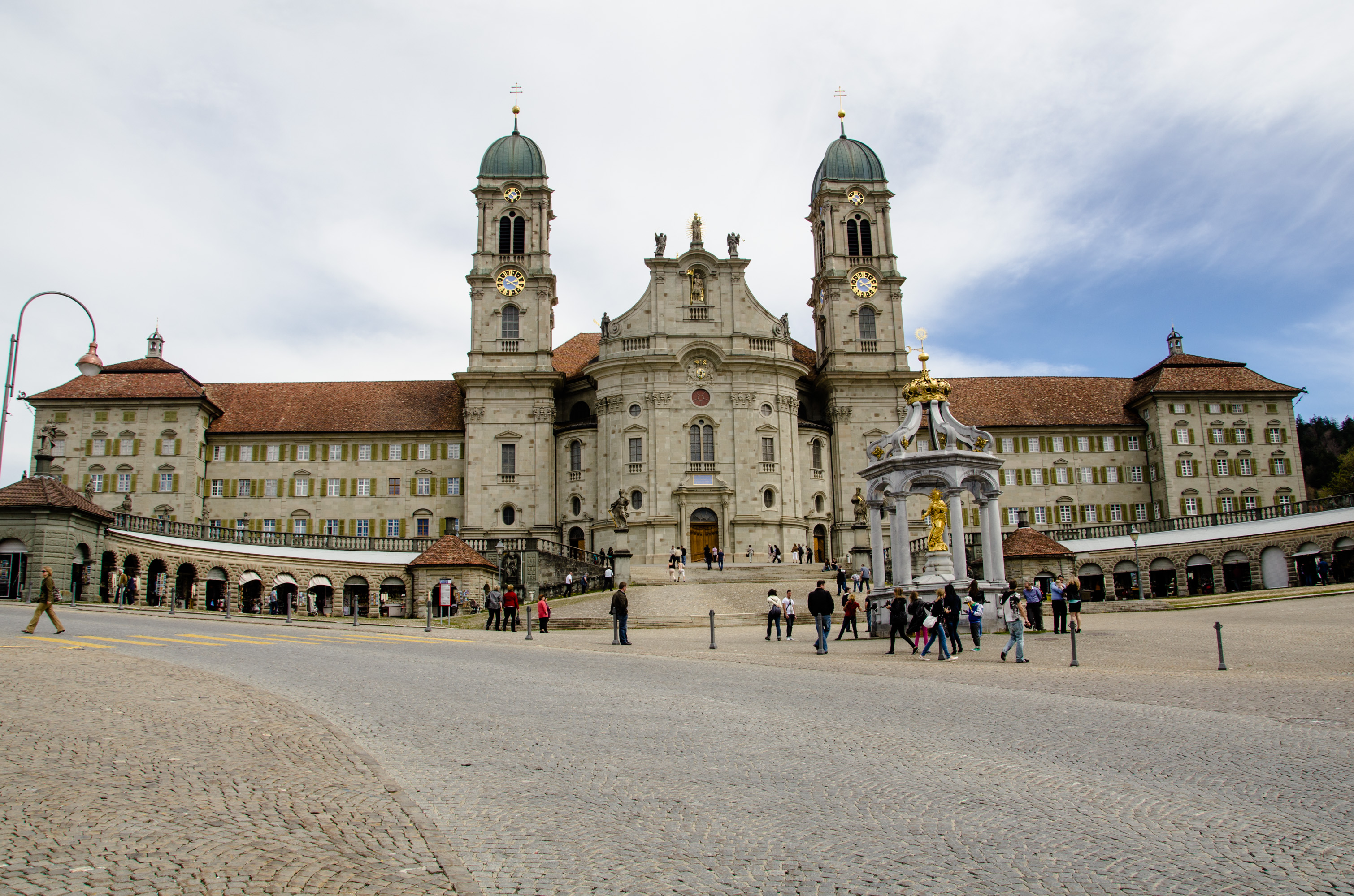 kloster_aussen-100.jpg